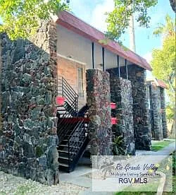 2 bed, 2.0 bath, 892 sqft, $1,300 — Photo 2