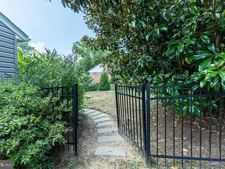 800 Blue Ridge Ave — Photo 21