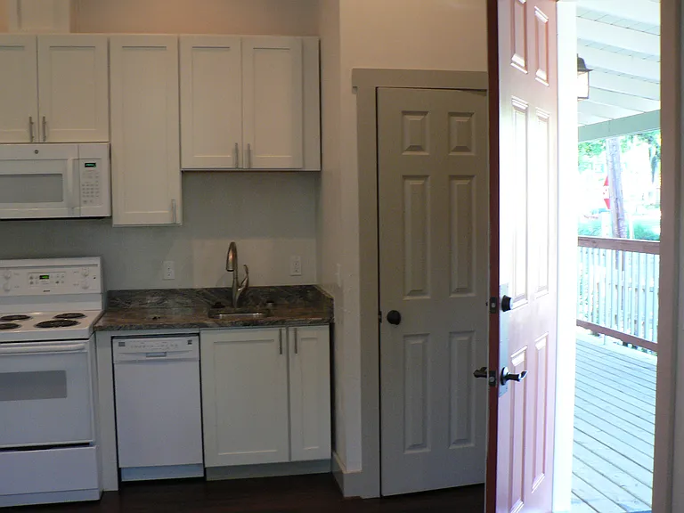 426 SE 2nd St #B — Photo 13