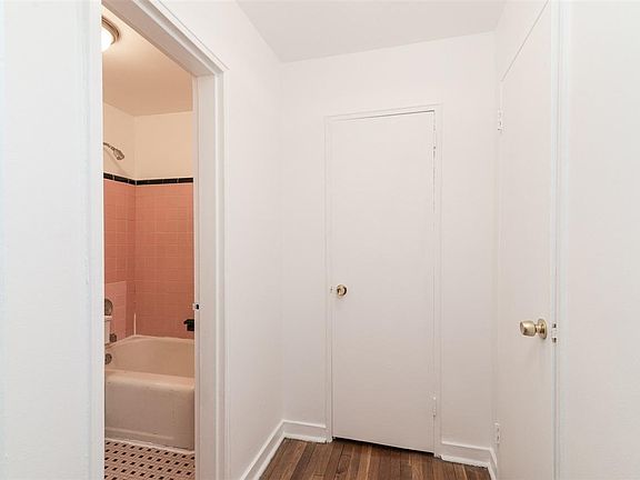 5th image of 40 Glenwood Ave APT 2C