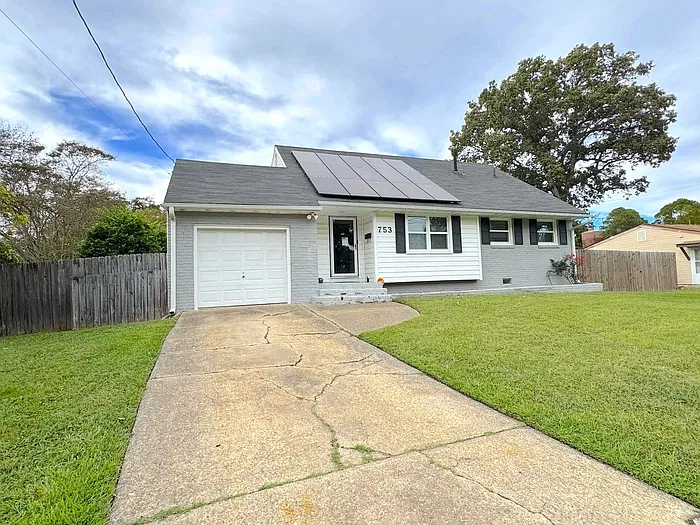 3 bed, 1.5 bath, 1628 sqft, $2,695 — Photo 2