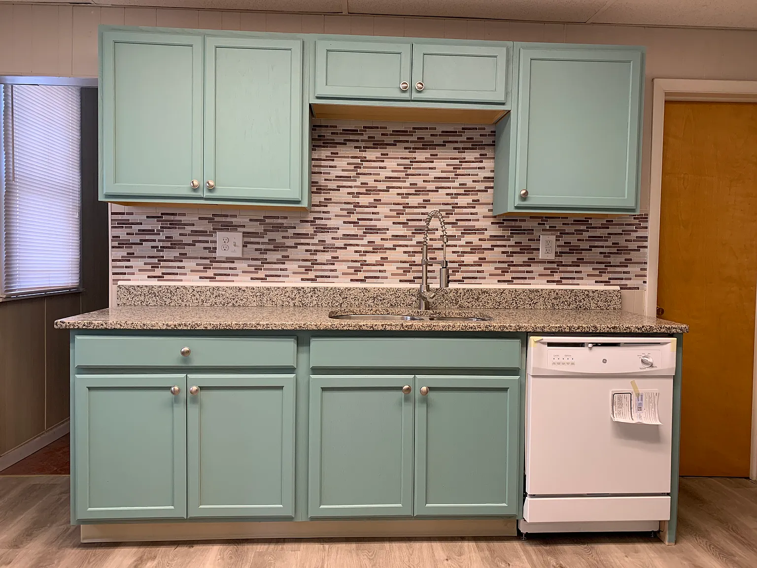 3 bed, 1600 sqft, $1,650 — Photo 2
