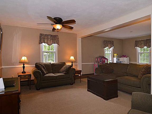 3rd image of 65 Annawamscutt Dr