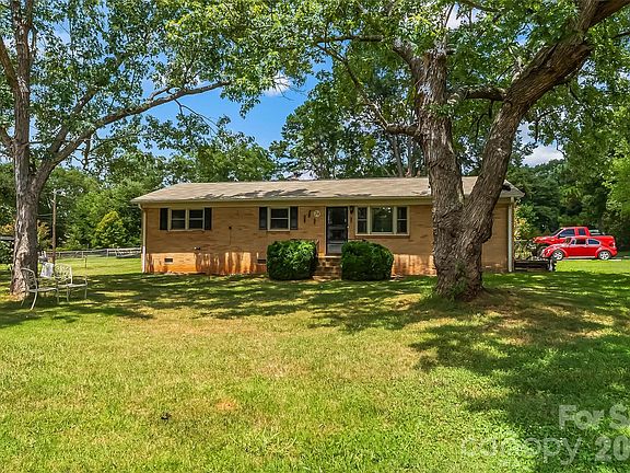 2nd image of 315 Windwood Dr