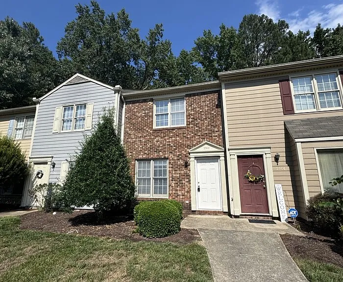 2910 Faversham Pl — Photo 2