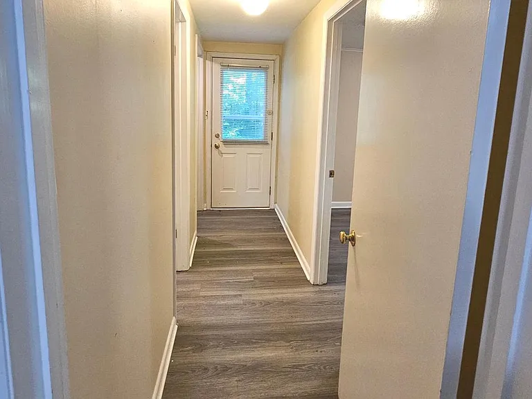 8925 Falling Creek Ct — Photo 35