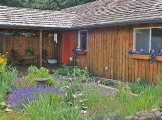 620 Country Club Rd #B, Hood River, OR 97031