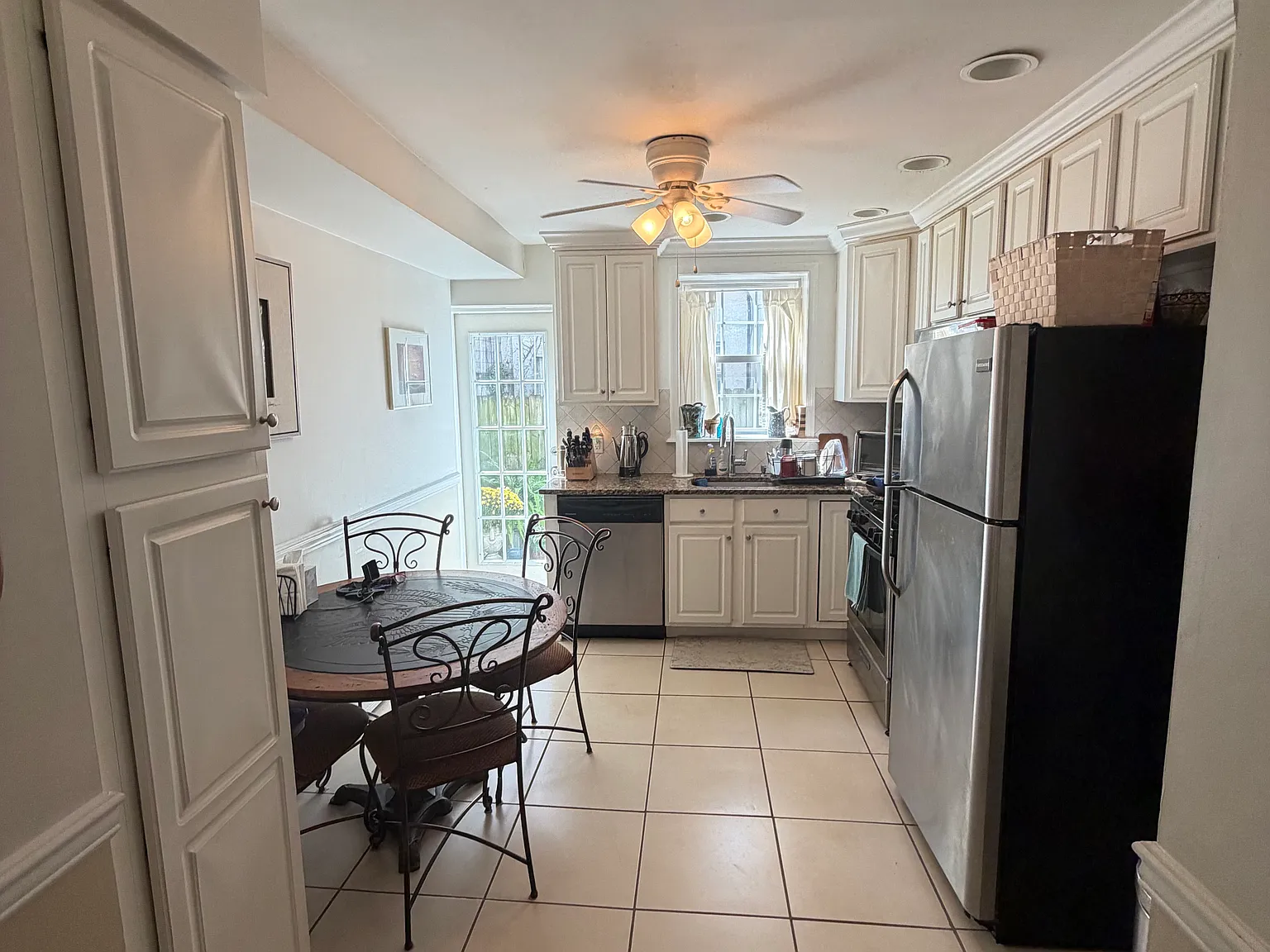 2 bed, 1.5 bath, 1500 sqft, $2,000 — Photo 4