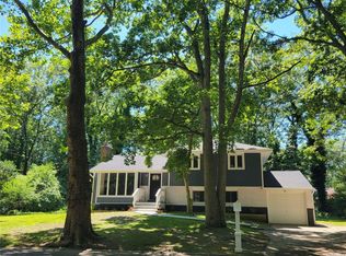 31 Dix Hills Rd, Huntington, NY 11743