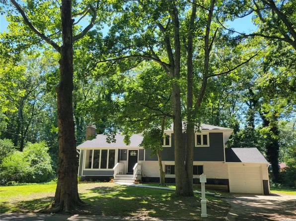 31 Dix Hills Road, Huntington, NY 11743