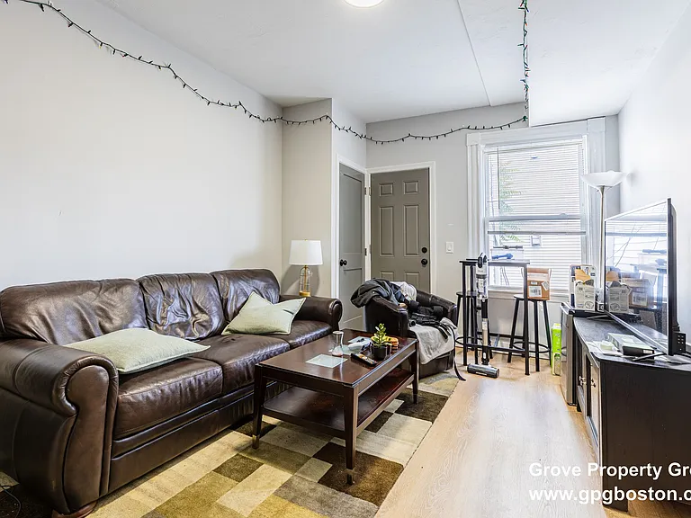 628 E 6th St #2 — Photo 2