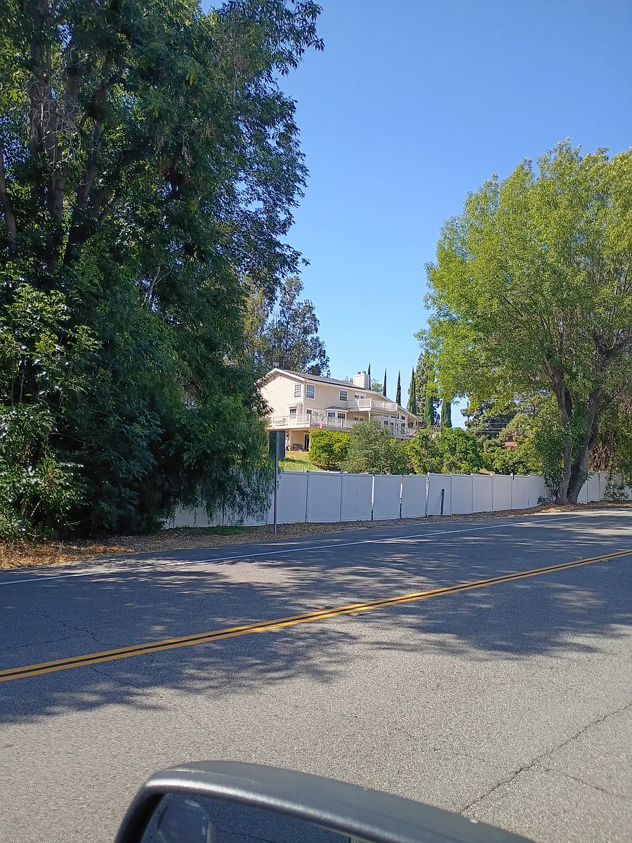Building Photo - 5585 Mountain View Ave