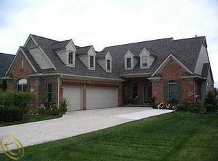 10781 Cliffview Dr, South Lyon, MI