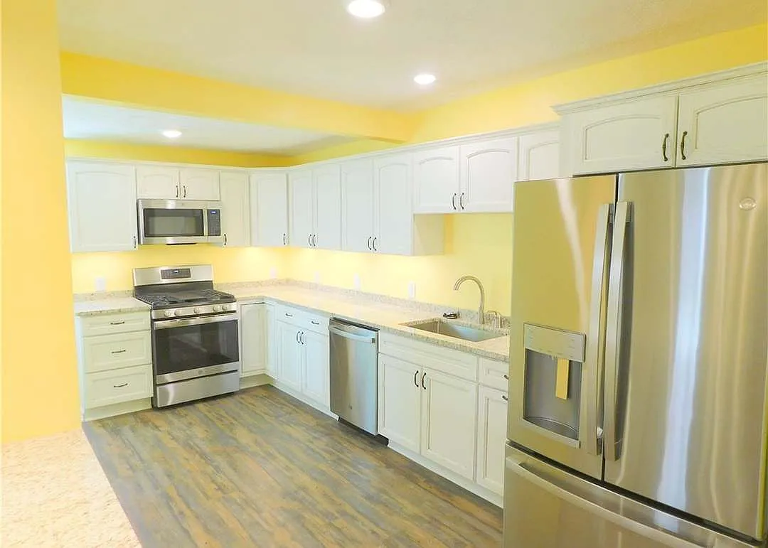 3 bed, 1770 sqft, $2,600 — Photo 2