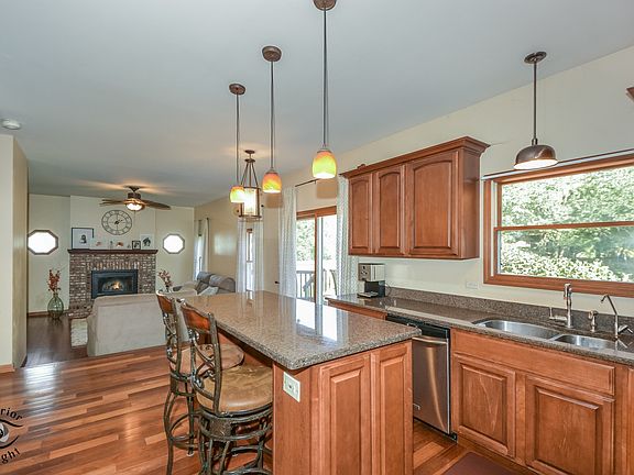 3rd image of 11S461 McGrath Ln
