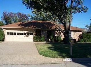 1203 Stonelake Dr, Cleburne, TX 76033