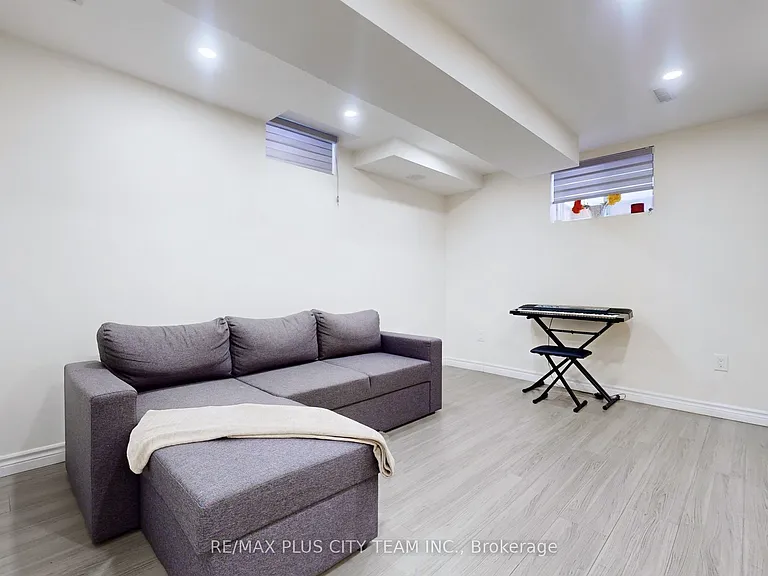 16 Edison Way — Photo 24