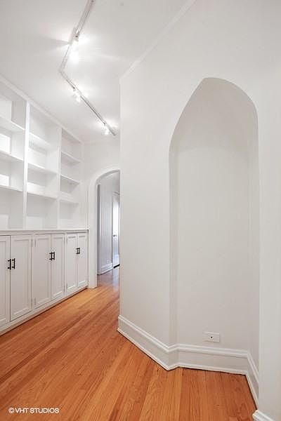 1st image of 649 Hinman Ave APT 1S