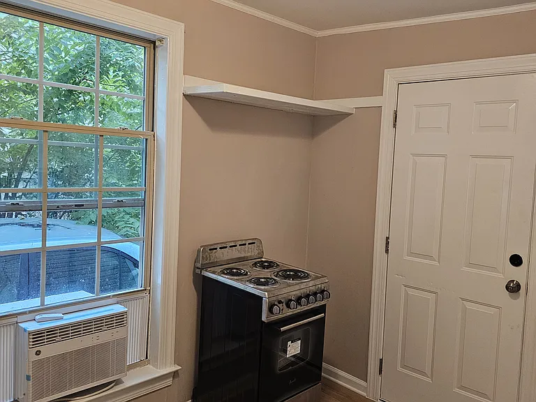 300 Knolls St — Photo 20