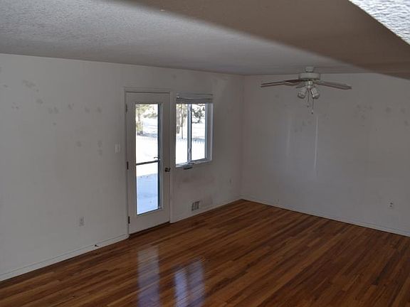 5th image of 9752B 8th St