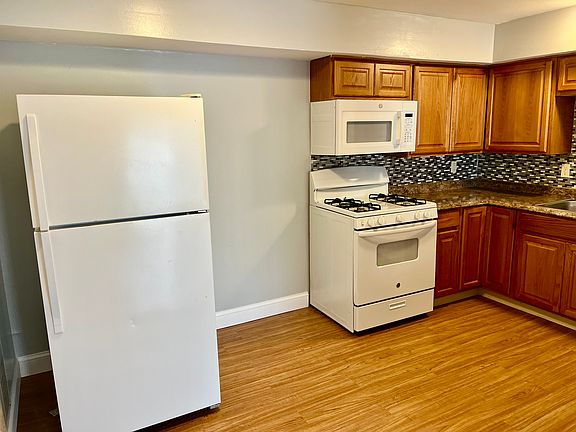 2nd image of 225 Danforth St #3L