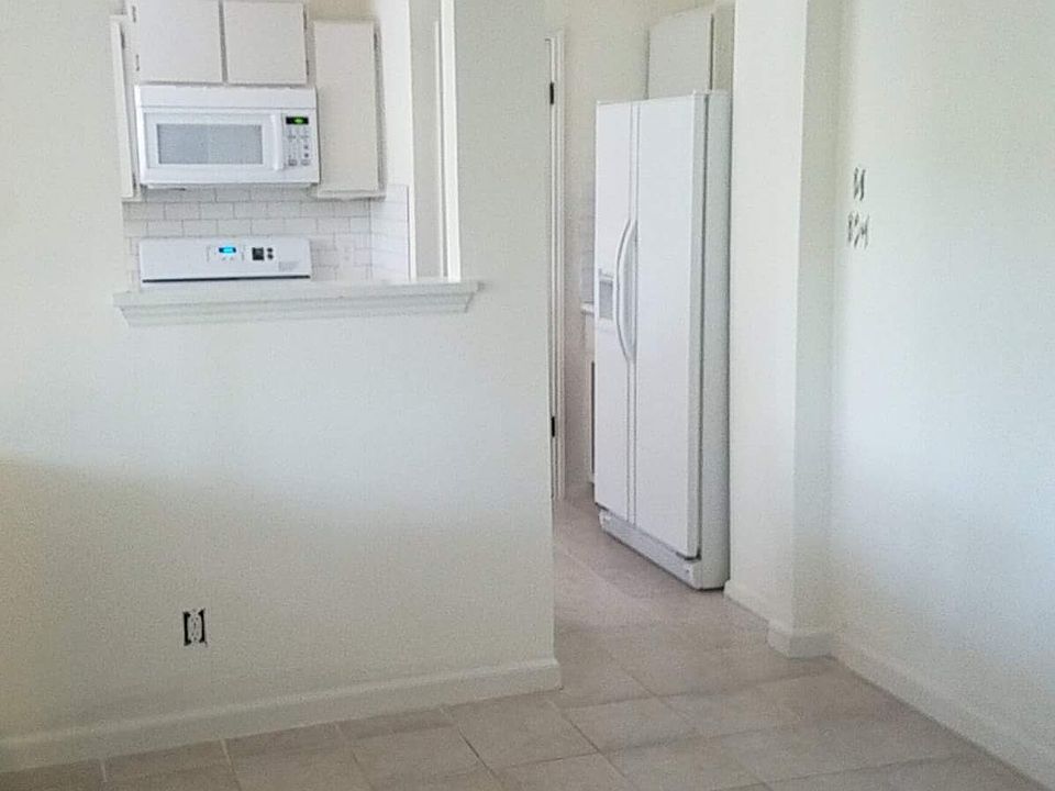 1st image of 414 Russet Valley Dr