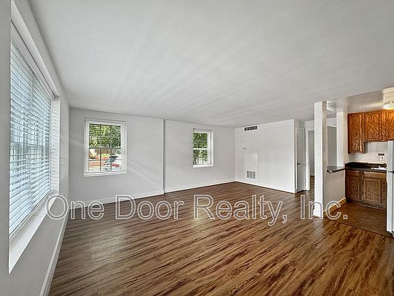 3rd image of 732 Scotland St APT 22