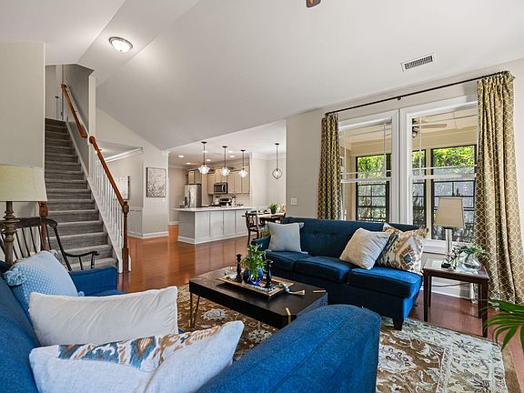 3rd image of 700 Ancient Oaks Dr
