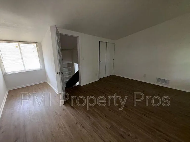9031A N 95th St — Photo 3