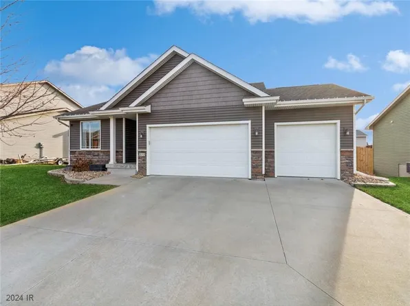 311 Tailfeather Dr NW, Bondurant, IA 50035