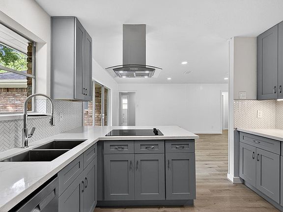 5th image of 202 Oak Hollow St