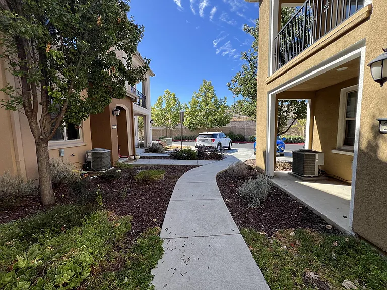 2762 Ferrara Cir — Photo 4