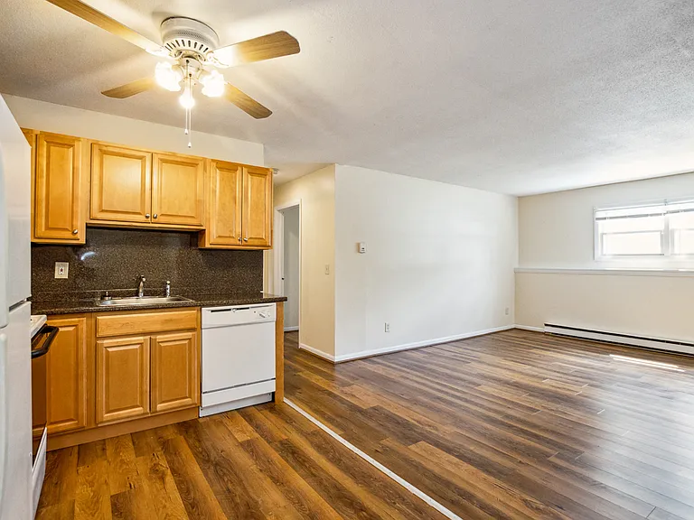 Hillside Apartments — Photo 33