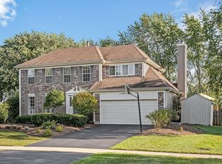 910 Horseshoe Ct, Carol Stream, IL 60188