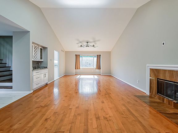 4th image of 28597 Bristol Ct