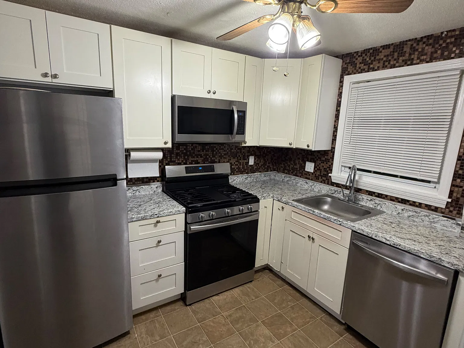 2 bed, 541 sqft, $1,500 — Photo 2