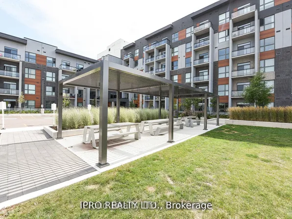 95 Dundas St W #4, Oakville, ON L6M 4L9