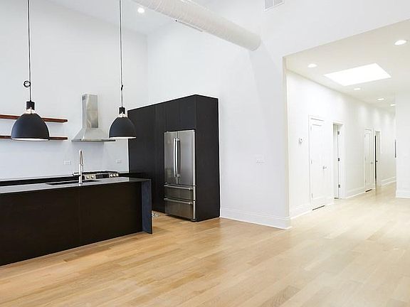 4th image of 3435 W Fullerton Ave