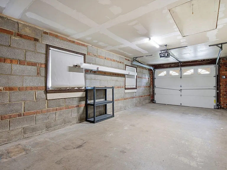 2521 Shanandale Dr — Photo 39