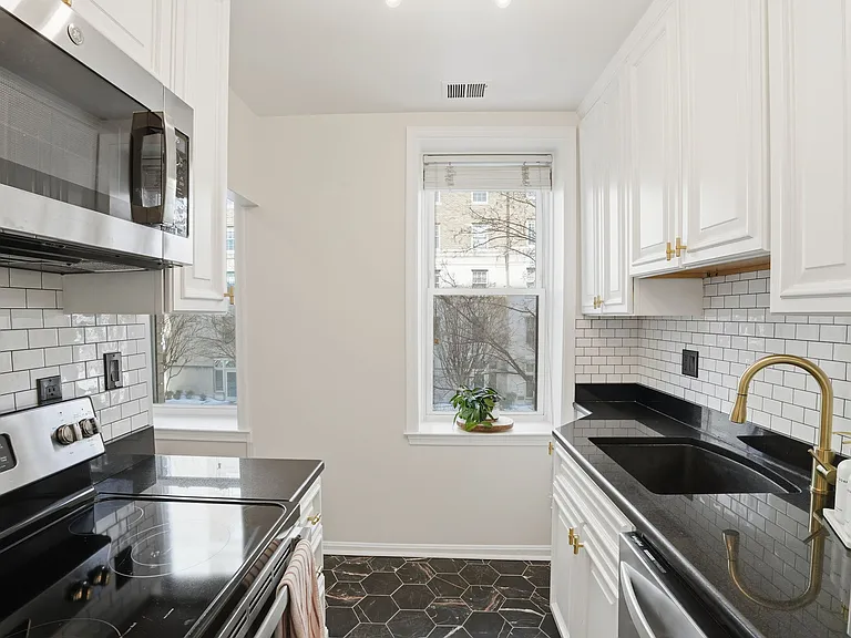 2001 16th St NW #202 — Photo 4