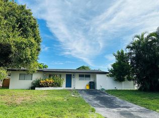 270 NW 10th St, Boca Raton, FL 33432