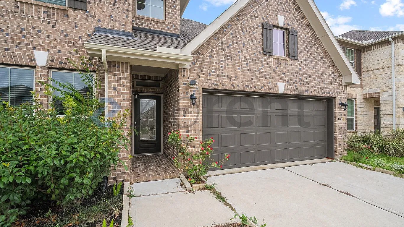 5 bed, 2300 sqft, $3,100 — Photo 3