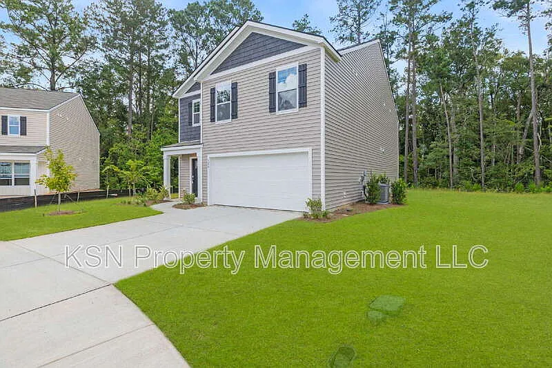 5 bed, 3.0 bath, 2361 sqft, $2,600 — Photo 2