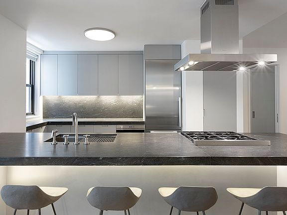 5th image of 116 Central Park S APT 9A