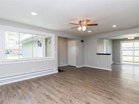 3rd image of 2730 W 40th St