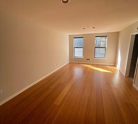 2nd image of 660 King St