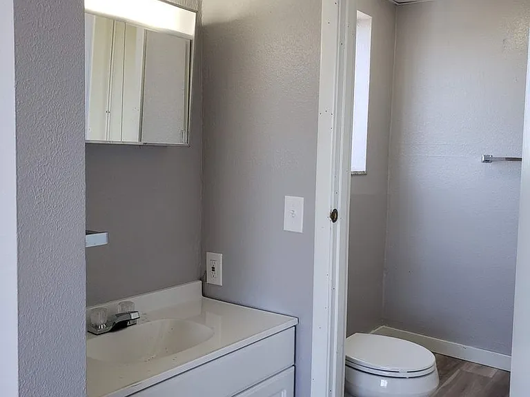1 and 2 Bedrooms Available Now ! - Washington Area — Photo 7