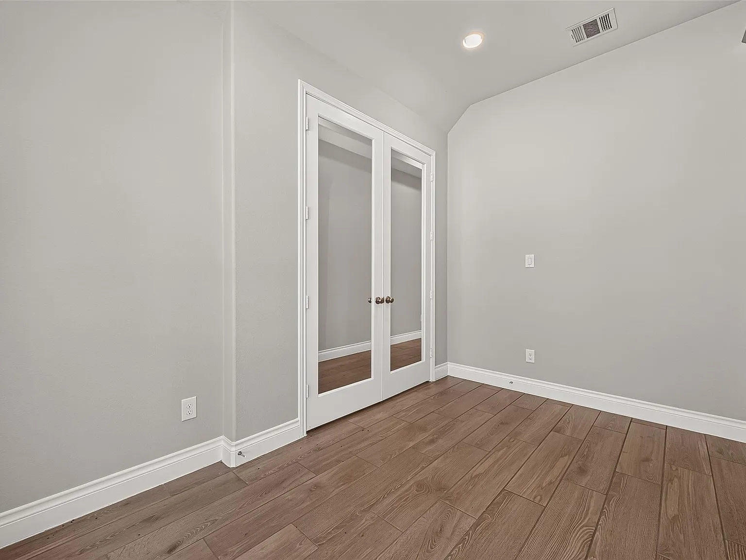 3 bed, 2.0 bath, 1998 sqft, $2,400 — Photo 3