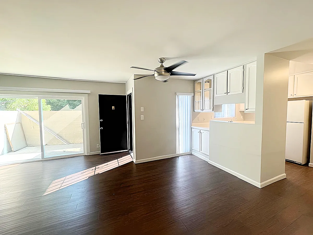 Building Photo - 3915 Vineland Ave #1