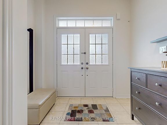 3rd image of 32 Blue Grouse Rd